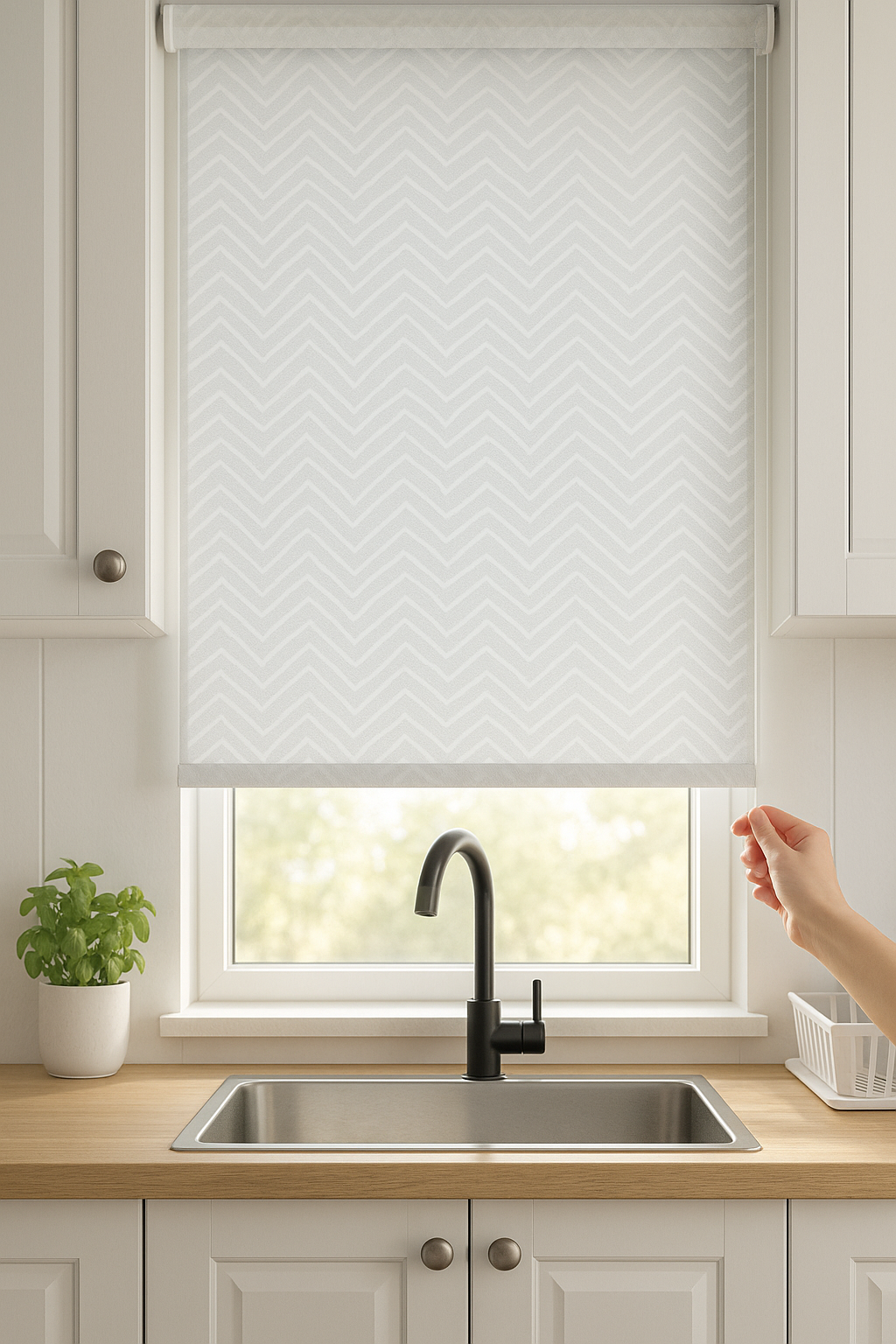 Makira Glacier Electrical Roller Blind